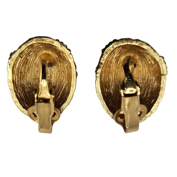 Vintage Gold Tone Oval Textured Dome Clip Earrings Unsigned Statement Clip-On - Picture 3 of 6